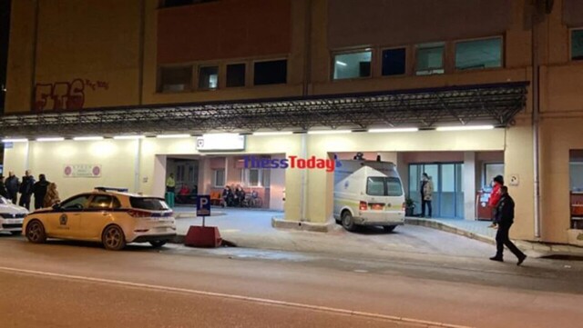 Τέμπη: Συγκλονιστικές εικόνες έξω από τα νοσοκομεία στη Λάρισα – Γονείς ψάχνουν τα παιδιά τους